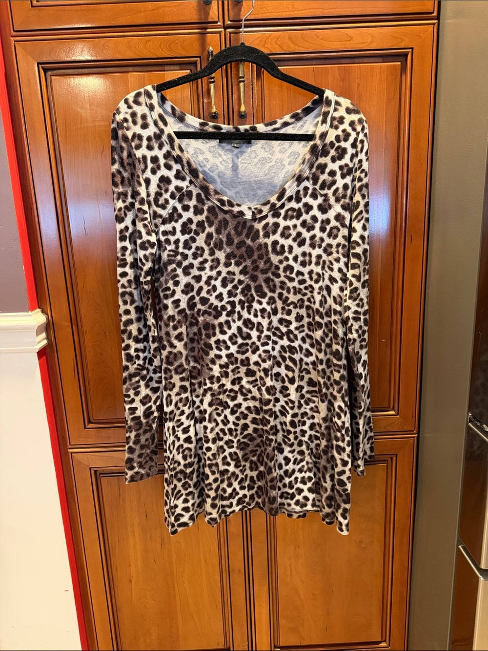 Karen Kane Leopard Print Long Sleeve Scoop Neck Top - black/Brown